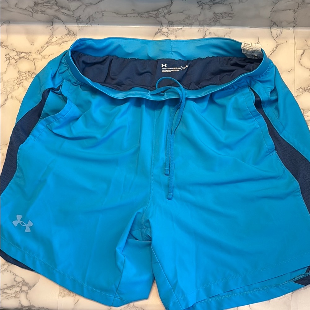 Men under armour running shorts Large